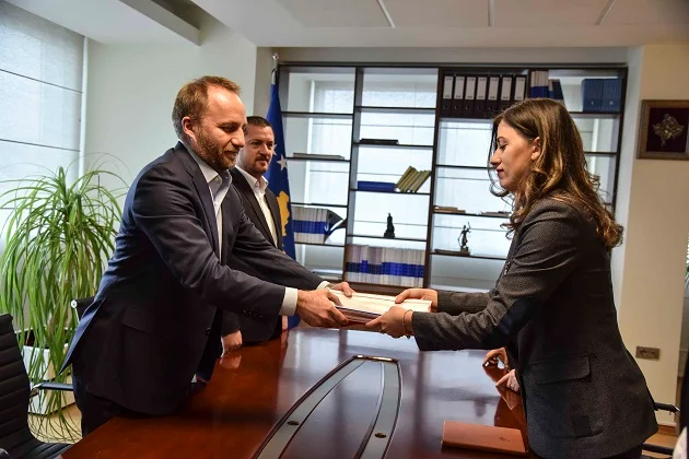 Costi remoti nel caso “Dehari”: Albulen Haxhiu chiama Tahiri ex “il ministro sordo