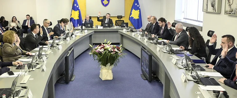 Ieri il governo ha tenuto riunioni, queste sono tutte le decisioni che sono state prese.