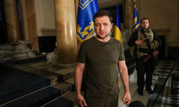 Njeriu në Kremlin ka shumë frikë – Zelensky komenton ngjarjet e sotme në Rusi