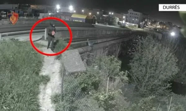 Video published by the powerful explosion in Durres: A black mask and hood suspect