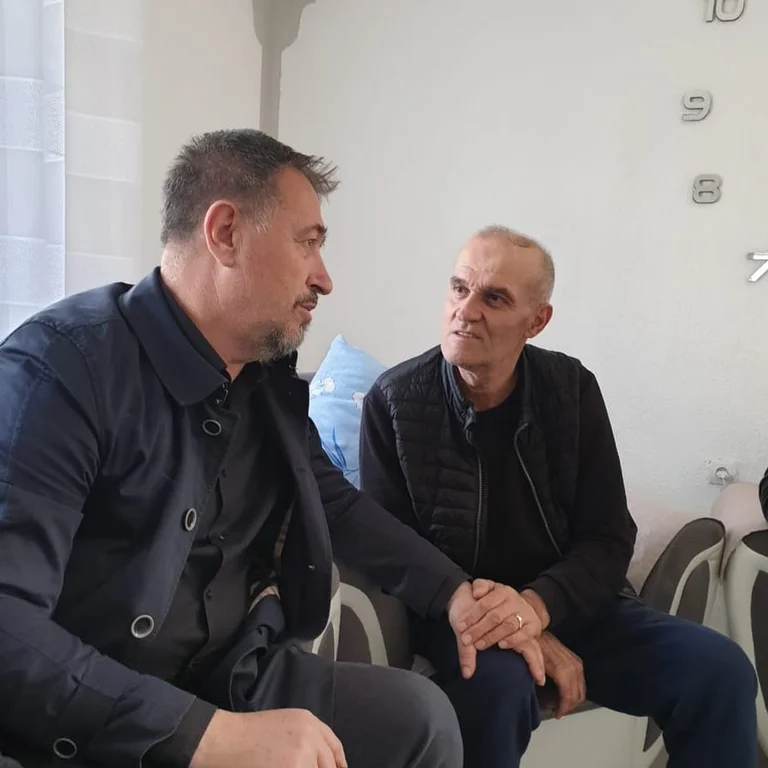 Der Lieferer, der 25 Jahre lang 17 Wunden aus dem Krieg in seinem Körper trug, stirbt