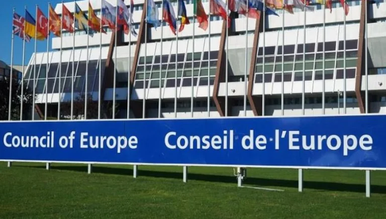 Themelimi i Asociacionit kusht për anëtarësimin e Kosovës në KiE – analistët e quajnë të padrejtë