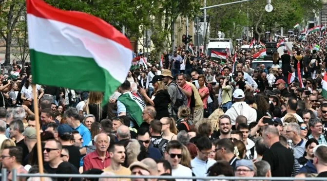 Miles de protestas en Budapest contra Orban