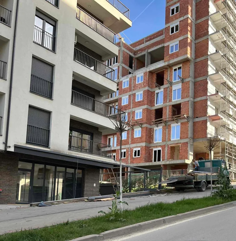 Ispettore Pristina pronounces multa diverse imprese per danni allo spazio pubblico