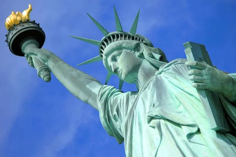 Wie nie zuvor, wird der Moment gedreht, wenn die Freiheitsstatue durch das Erdbeben erschüttert wird, das New York City schlug