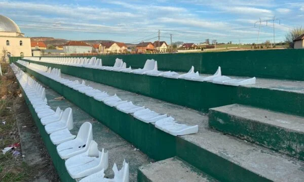 Horrible! Some young people in Lipjan deliberately damage seats in sports fields