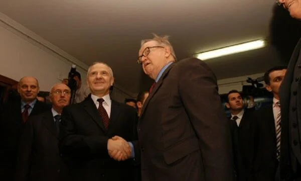 17 años después de la aprobación de una declaración para determinar el estatuto de Kosovo