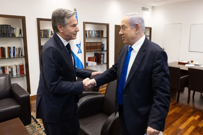 Blinken i thotë Netanyahut të shmangë “dëmin ndaj civilëve dhe infrastrukturës” në Gaza