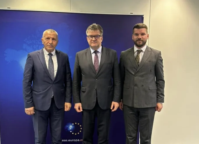 Shaip Kamberi se reúne con Lajcak, se queja de las acciones de Serbia