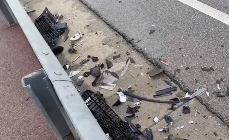 Ein schwerer Unfall in Vora, ein Auto slamiert den Passanten zum Tod
