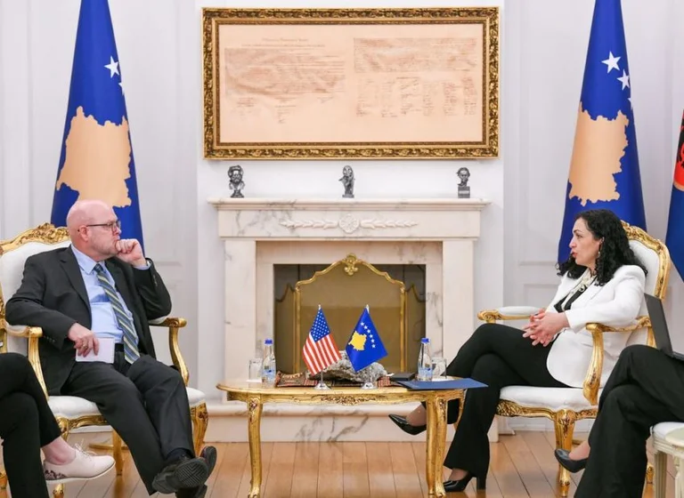 Osmani discute avec Hovenier du processus d'adhésion au Kosovo à KiE