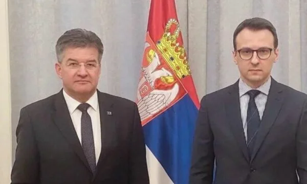La reunión de Lajcak con Petkov comienza
