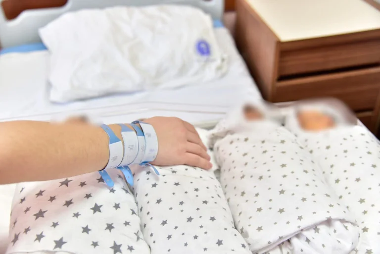 Financial tools are divided and a 26-year-old assistant is provided by Podujevo, who gave birth to four-vectors