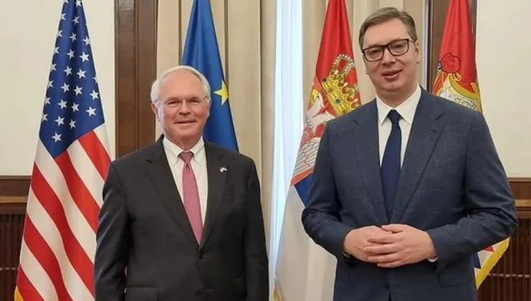 Hill: Duam ta ndihmojmë Serbinë ushtarakisht, t’i realizojë qëllimet e saj