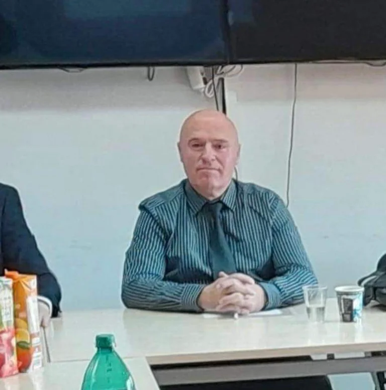 Voici l'inspecteur Began Maxhun qui aurait falsifié des documents sur le scandale de la viande de “Apetit sh.p.k”