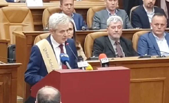 Prizren proclame le citoyen honoraire Ali Ahmeti très loué sa contribution au Kosovo