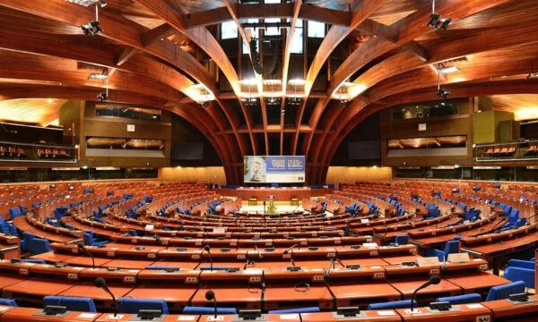 Agence de changement, Assemblée parlementaire pour discuter de la composition du Kosovo à KiE le 16 avril