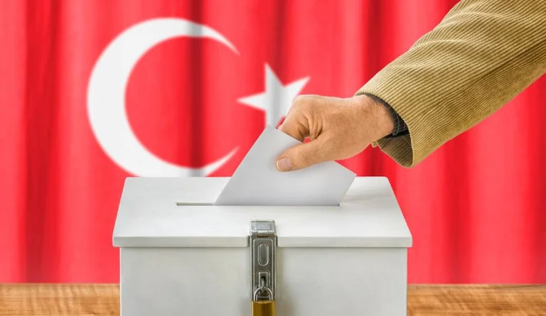 Zgjedhjet në Turqi: Opozita kryeson me vota në Stamboll dhe qytete të tjera