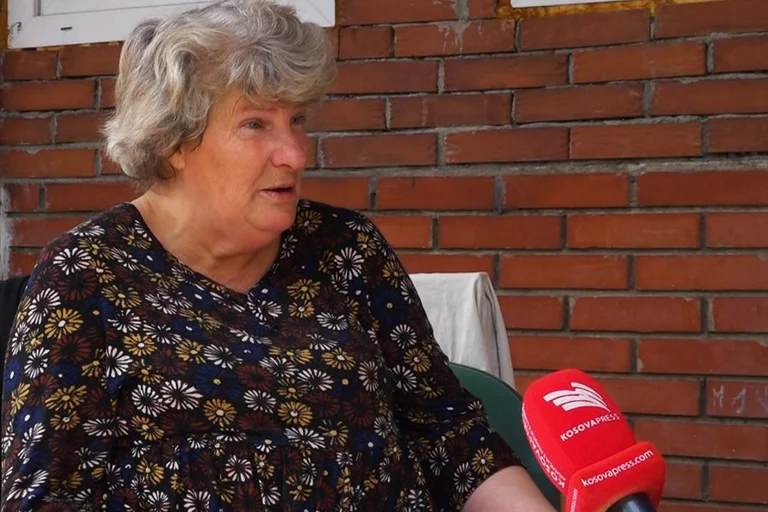 E dhimbshme: Nëna e sëmurë me kancer kërkon mos t’i ndalet ndihma sociale, thotë se djali i bie në gjumë i uritur