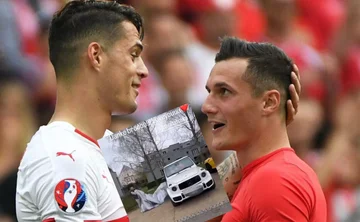 Granit Jaka macht einen tollen Geburtstag für Tatulent: Kaufen Sie ihn eine Mercedes G-Klasse.