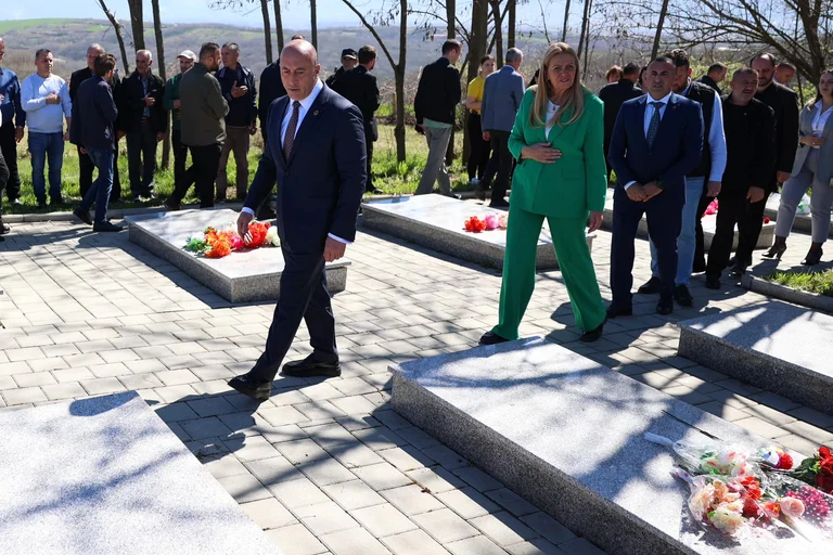 Haradinaj kujton dëshmorët e martirët e Rahovecit: Dëshmuan vullnetin për drejtësi dhe për të jetuar të lirë