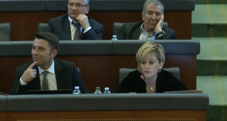 Mimoza Kusari: Vetëvendosje nuk i ka sot emrat për themelimin e komisionit hetimore për tenderët njëburimor