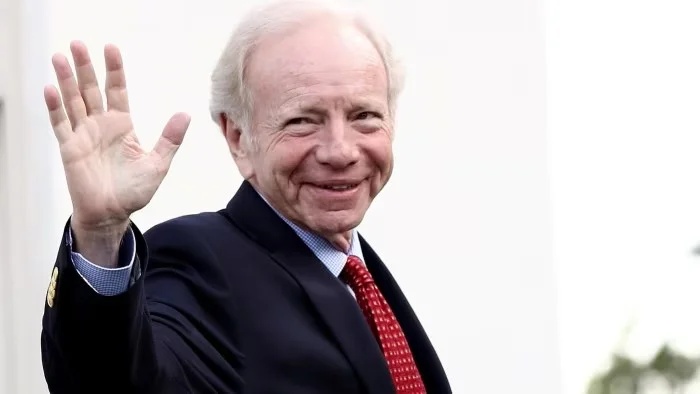 Vdes ish-Senatori Amerikan Joseph Lieberman, mbështetës i UÇK-së dhe i pavarësisë së Kosovës