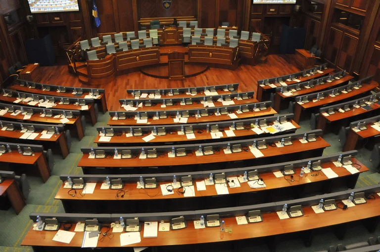 Kuvendi nesër seancë të jashtëzakonshme, në rend dite themelimi i Komisionit për tenderët njëburimorë
