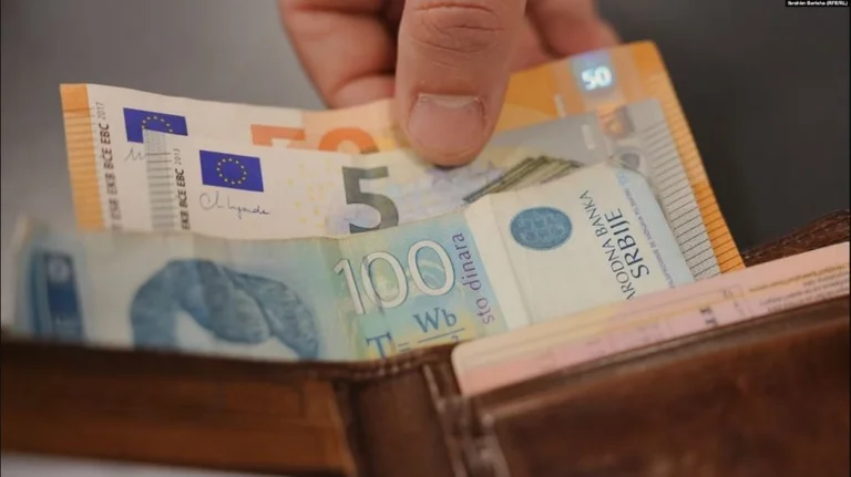 Takimi pa rezultat i së martës, Kosova dhe Serbia me propozime “larg njëra-tjetrës” për çështjen e dinarit