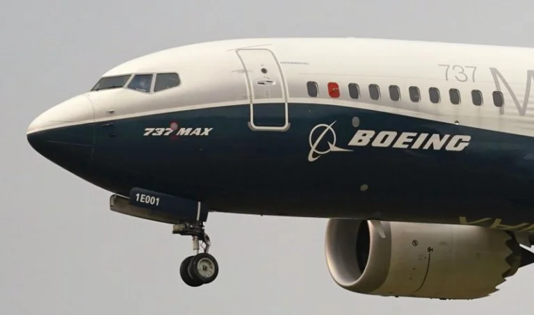 Incidenti me derën e avionit, shefi i “Boeing” do largohet në fund të vitit 2024