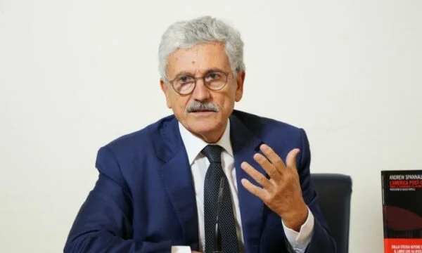 Ish-kryeministri italian D’Alema tregon momentet nga vendimi për ndërhyrjen e NATO-s