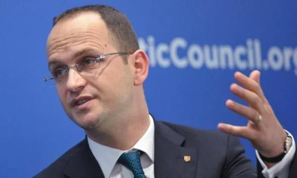 Paralajmërimi i Vuçiqit për largim nga KiE nëse pranohet Kosova, Bushati: Kjo retorikë është në kundërshtim me marrëveshjet e BE’së