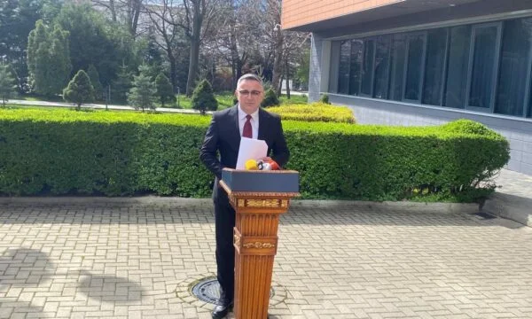 Kërkesa e Kurtit për zgjedhje: AAK e gatshme ta votoj mocionin për shkarkimin e Qeverisë