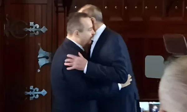 Hoxhaj: Vizita e Daçiqit në Rusi është alarmante