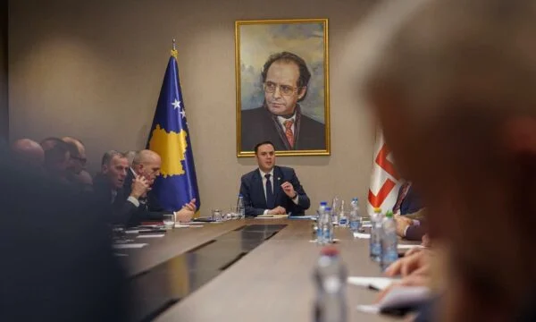 “Zymtësi e paaftësi”, Abdixhiku akuzon pushtetin për arrogancë, populizëm e propagandë