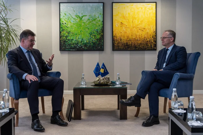 Lajçak jep detaje pas takimit të së martës: Çfarë fillimi i ngarkuar i javës në Bruksel