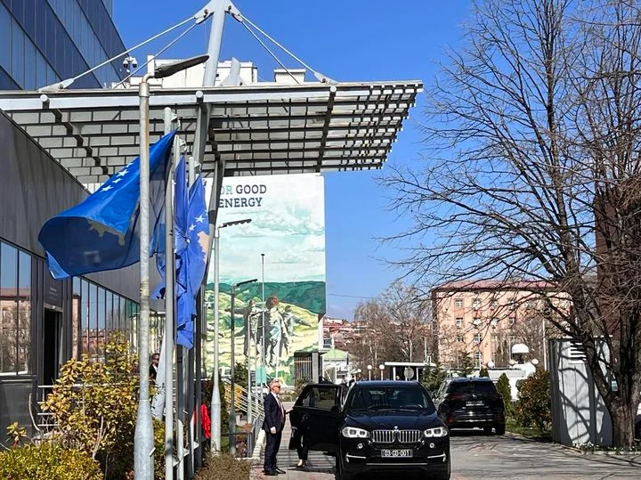 Nis takimi i Hovenierit me Bislimin