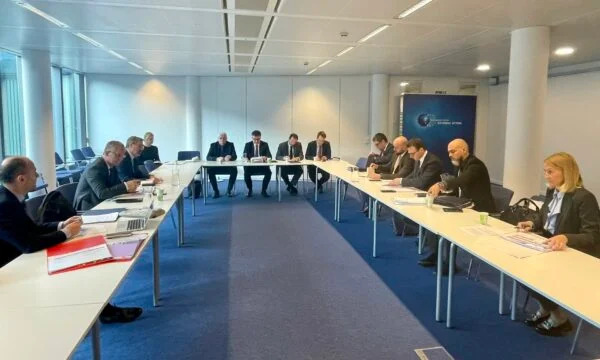 Lajçak: Diskutimet për dinarin vazhdojnë të hënën, Marrëveshja duhet të adresohet nga Kurti e Vuçiqi