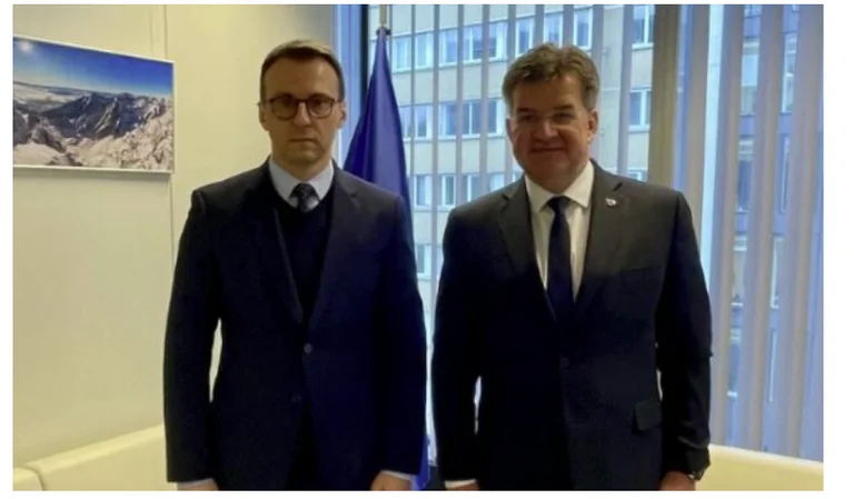 Pas Bislimit, Lajçak nis takimin me Petkoviqin