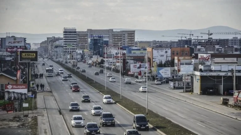 Mosmarrëveshje në trafik, rrahën mes vete dy persona në Fushë Kosovë