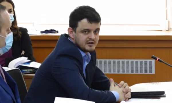 Besnik Boletini njofton për mledhjen e fundit të mandatit dy-vjeçar në krye të Bordit të RTK-së