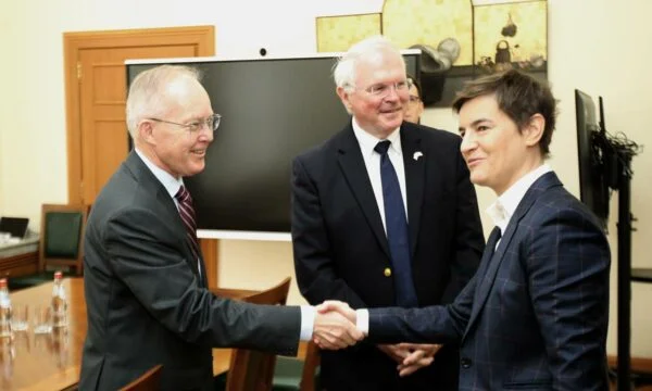 Plani shtatë pikësh për Luginën, Hill dhe shefi i OSBE-së i shkojnë në zyrë kryeministres serbe