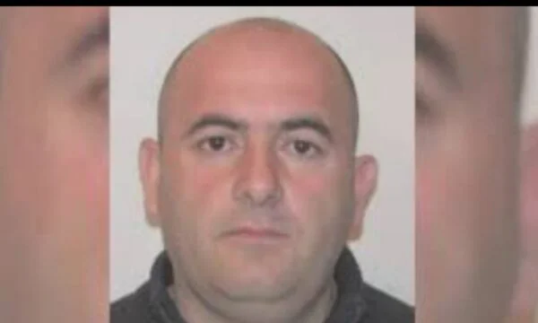 Shqipëri: Ekzekutohet në derë të shtëpisë ish-polici i Burgjeve Gentian Bejtja, saga e atentateve dhe lidhjet me krimin në Nikël