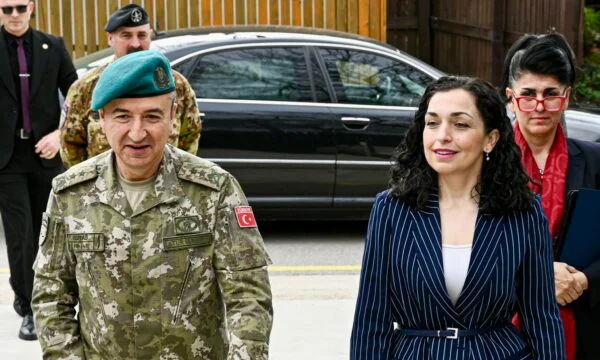 Komandanti i KFOR-it takohet me Osmanin, i kërkon koordinim me institucionet
