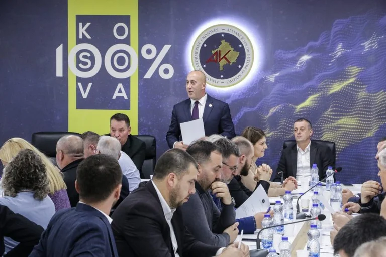 AAK reagon ndaj videos së VV-së: Haradinaj i vendosi tarifën 100% Serbisë, ju e kthyet në kampione të tregut kosovar