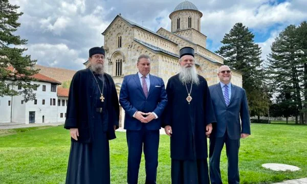 Manastiri i Deçanit njofton për vizitën e Escobar, ende s’kanë reagim për regjistrimin e pronës