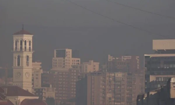 “Kujdes për personat e ndjeshëm”, IKShPK u bën thirrje qytetarëve për ajrin e ndotur
