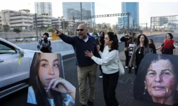 Israel Proteste, Geiseln Block Highway auf Tel Aviv