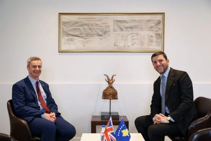 Krasniqi trifft neue britische Botschafterin, diskutiert vertiefte Berichte zwischen zwei Ländern