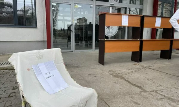 “R. I.P. Hygiena”: Students boycott learning, cause of uncleanness after technical staff UP's on strike